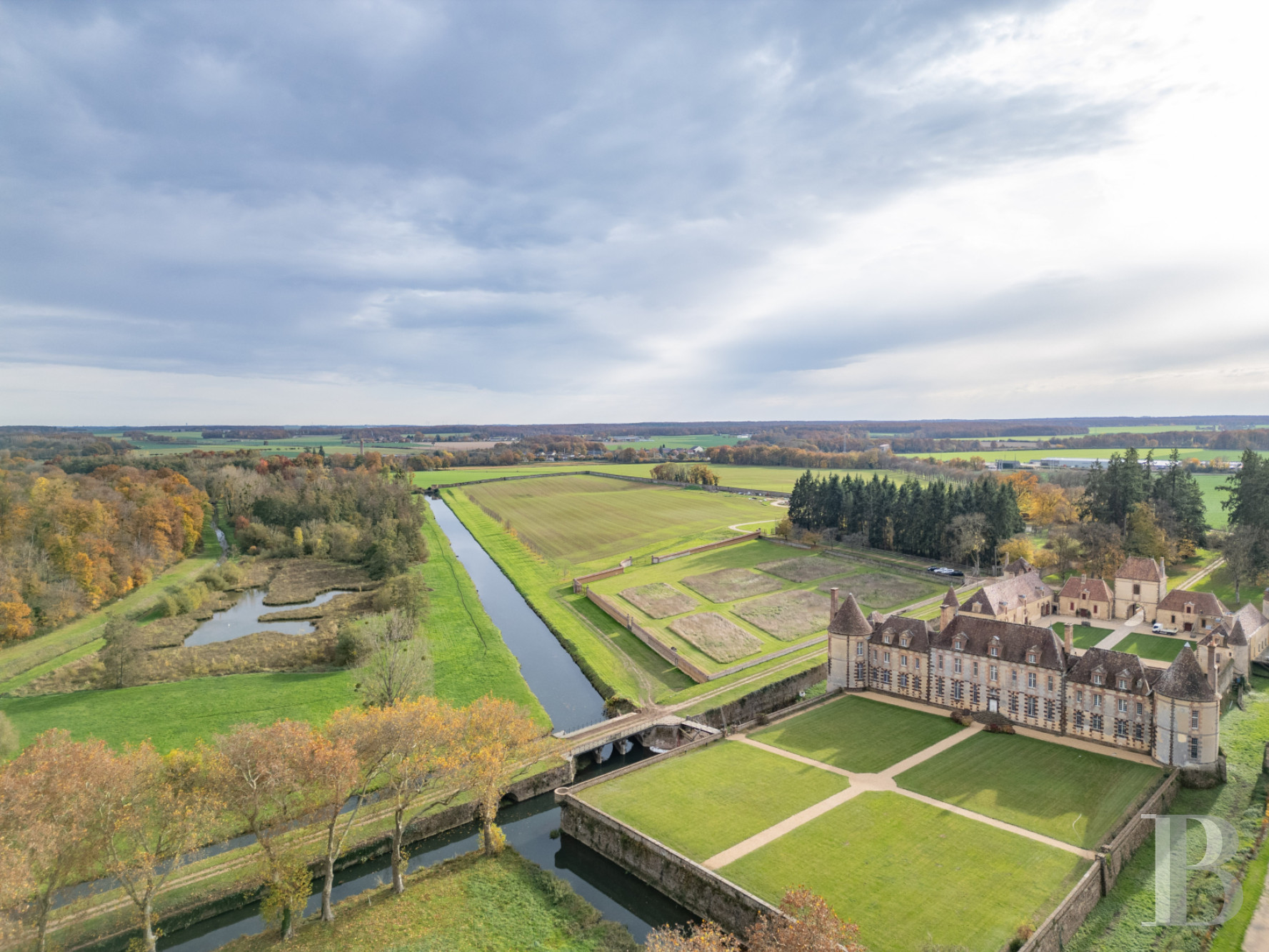 En Eure-et-Loire, à l’ouest de Chartres, un château du 17e dans un parc de 140 ha traversé par l’Eure - photo  n°38